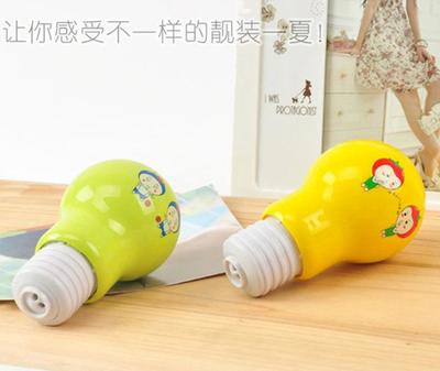創(chuàng)尚燈泡迷你小風(fēng)扇 禮品市場(chǎng)新寵，夏日清涼與創(chuàng)意的完美融合